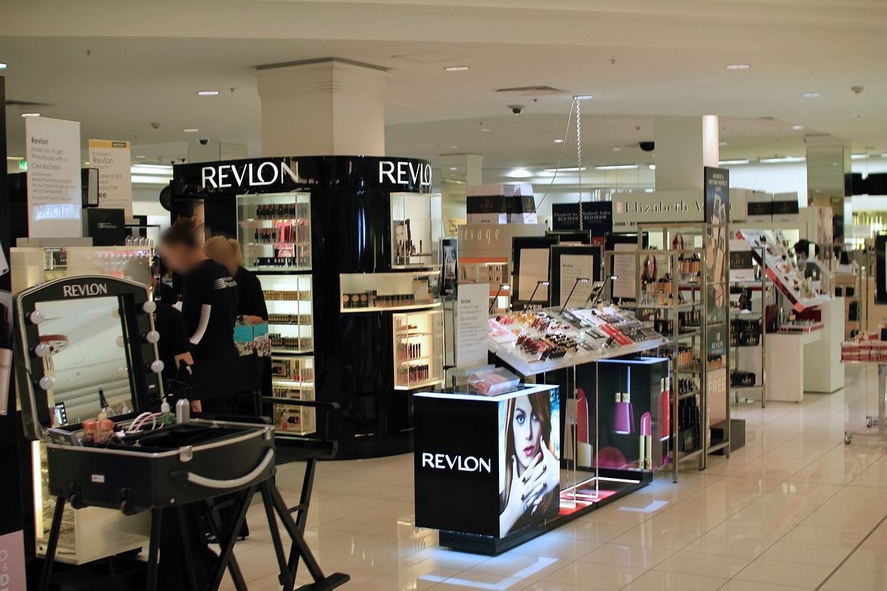 Cosmetics SIS Major Department Store Dubai
